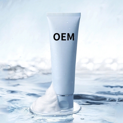 Limpieza con espuma personalizada para todos los tipos de piel.