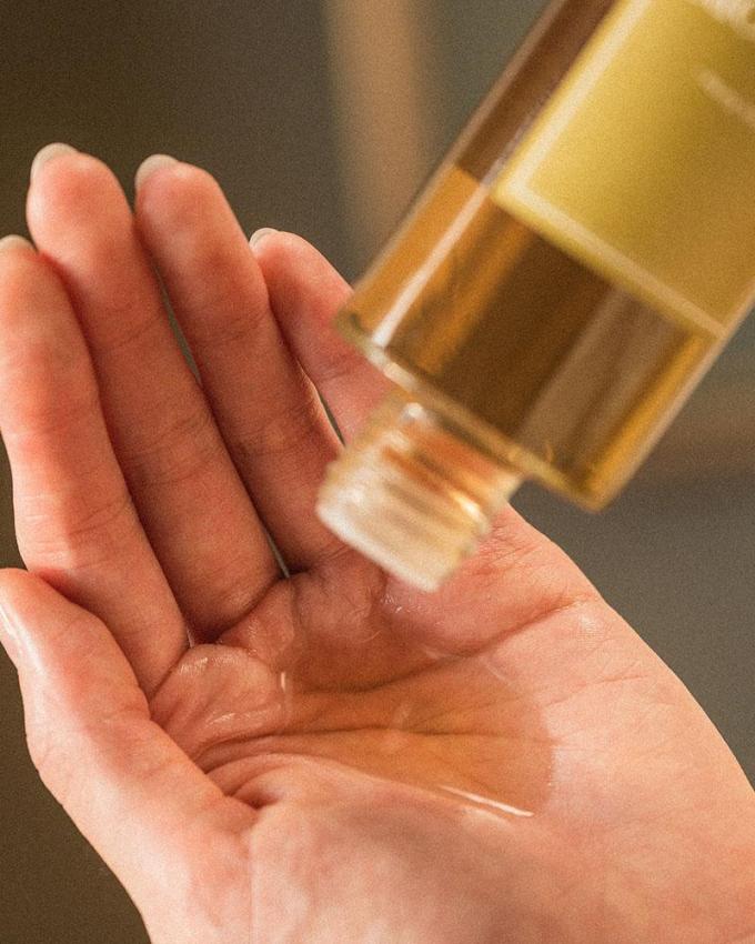 Suero de extracto de mugwort masculino para calmar la piel sensible Reducción de enrojecimiento e hidratación 3